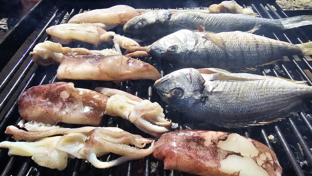 Paklara Riba VELIKI PETAK Riba s gradela, lignje i bakalar za tradicionalno ...